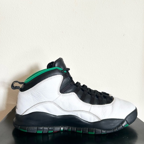 Jordan 10 Retro Seattle size 10 310805-137 2019 PRE-OWNED with OG BOX - Picture 3 of 9